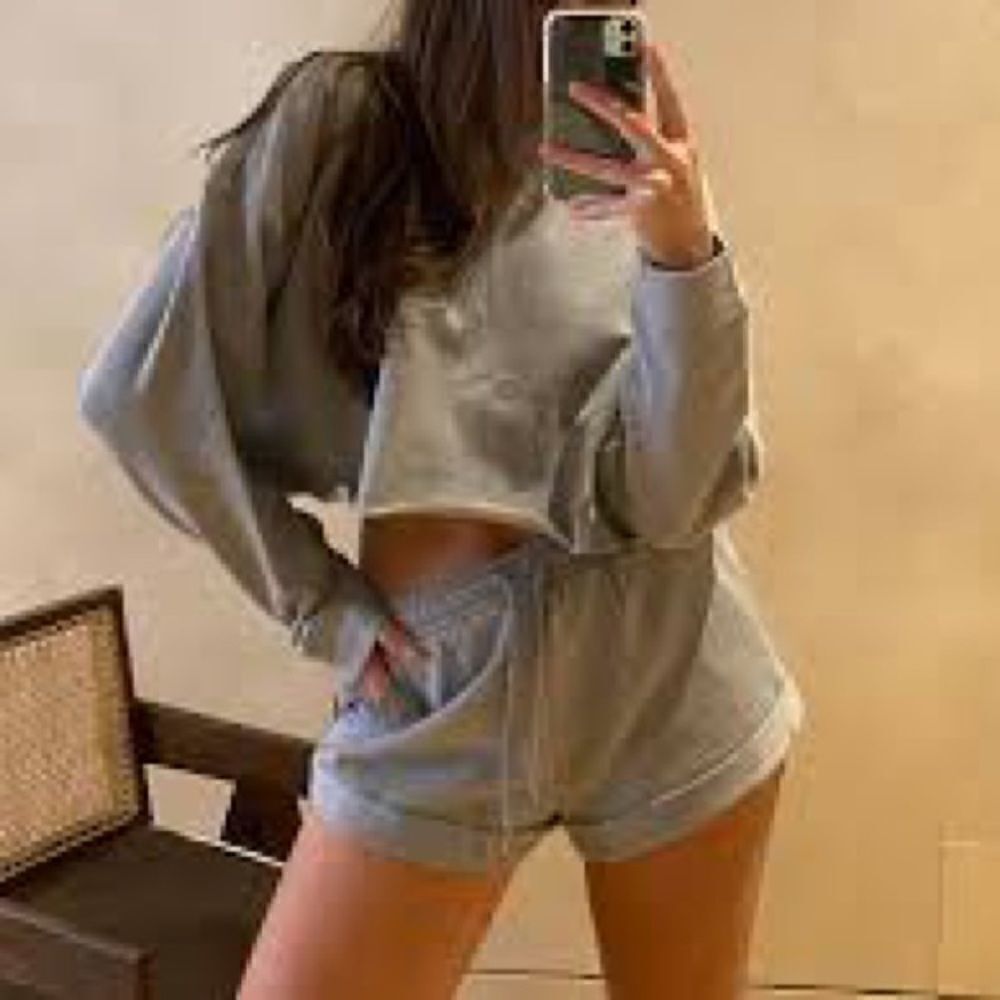 CROPPED SWEATSHIRT and Pull-On Sweat Short